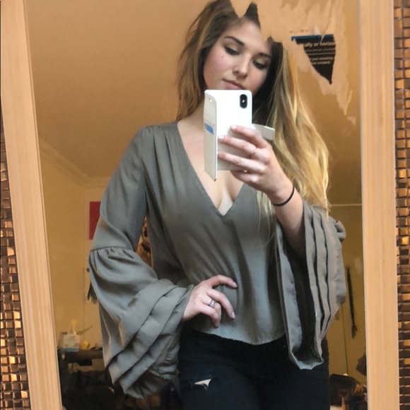 Show me your mumu green cap sleeve top - Picture 6 of 6